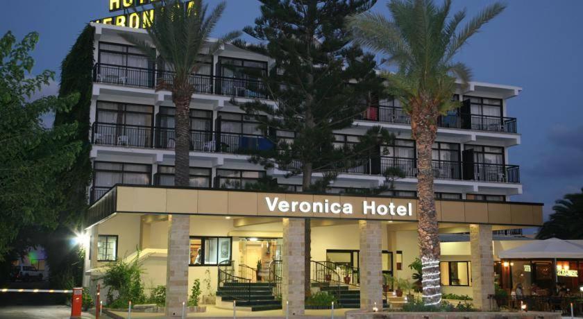 Veronica Hotel